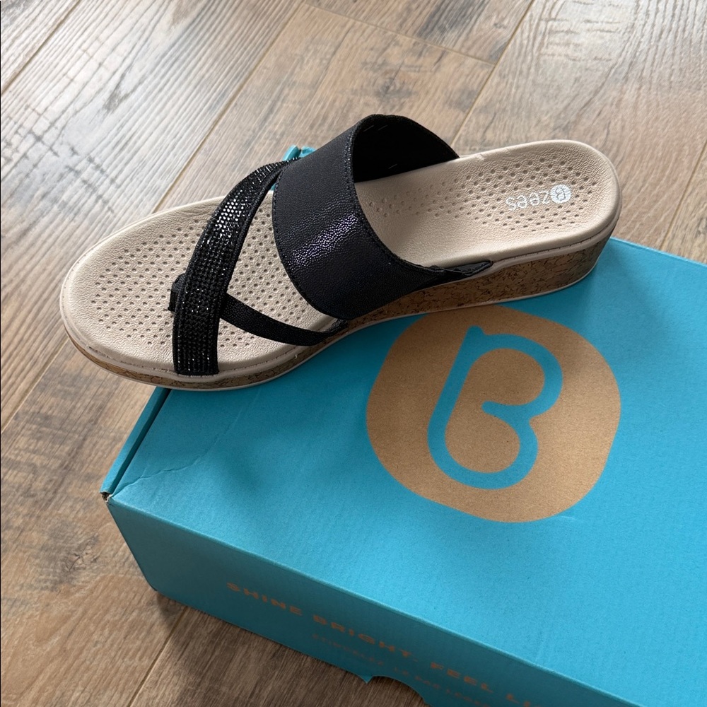 🆕 Bzees Bora Bright Black and Beige Women's Sandals